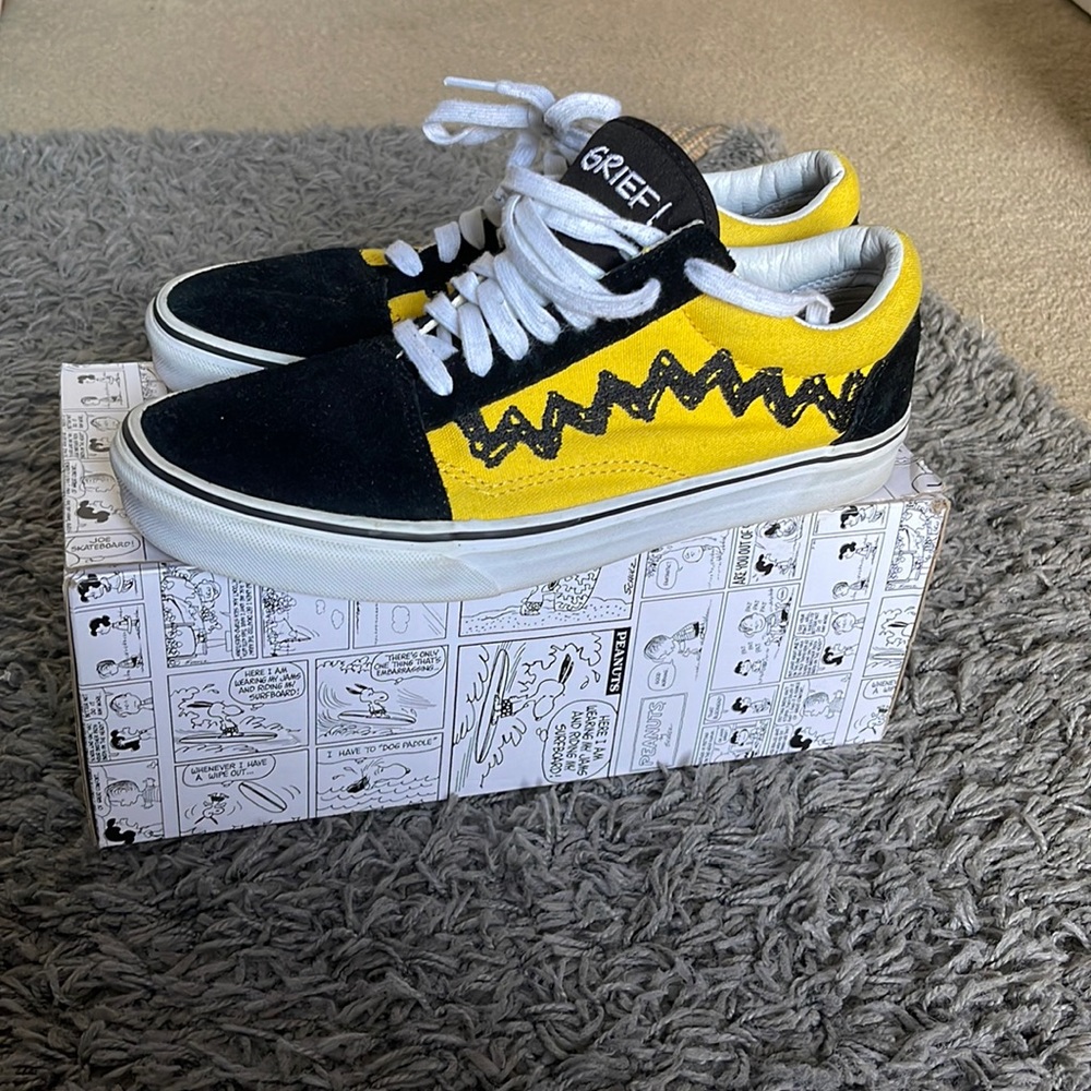 Vans Peanuts Charlie Brown size 9